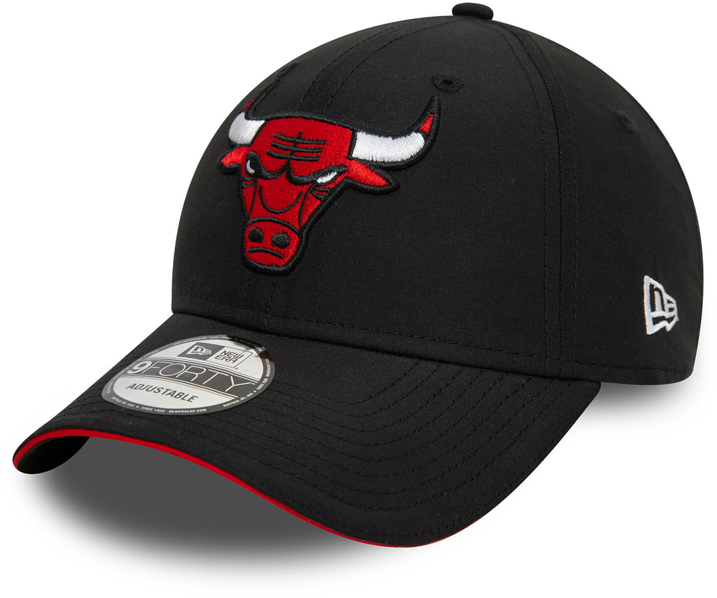 chicago bulls Black cap with red bull logo