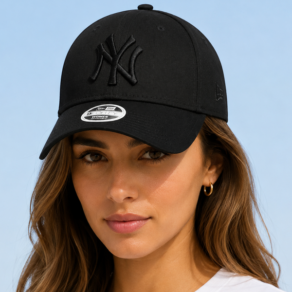 Gorra de béisbol negra 940 Essential de los NY Yankees de New Era para mujer